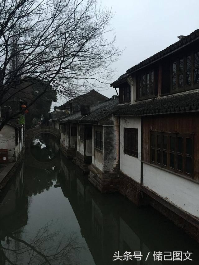 雪润山居冬色美